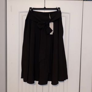 Size L black swing skirt NWT